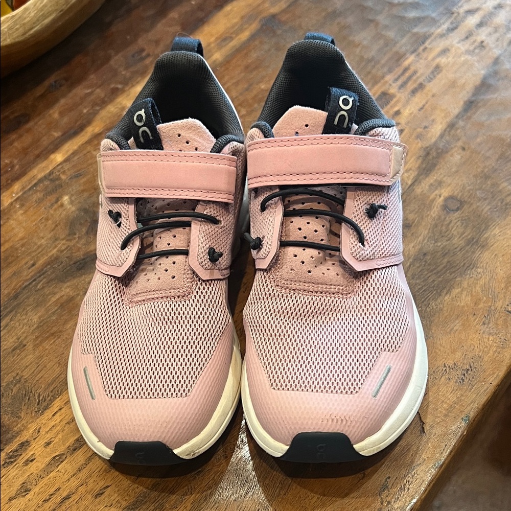 On Kids Cloud Play Sneakers in Pink